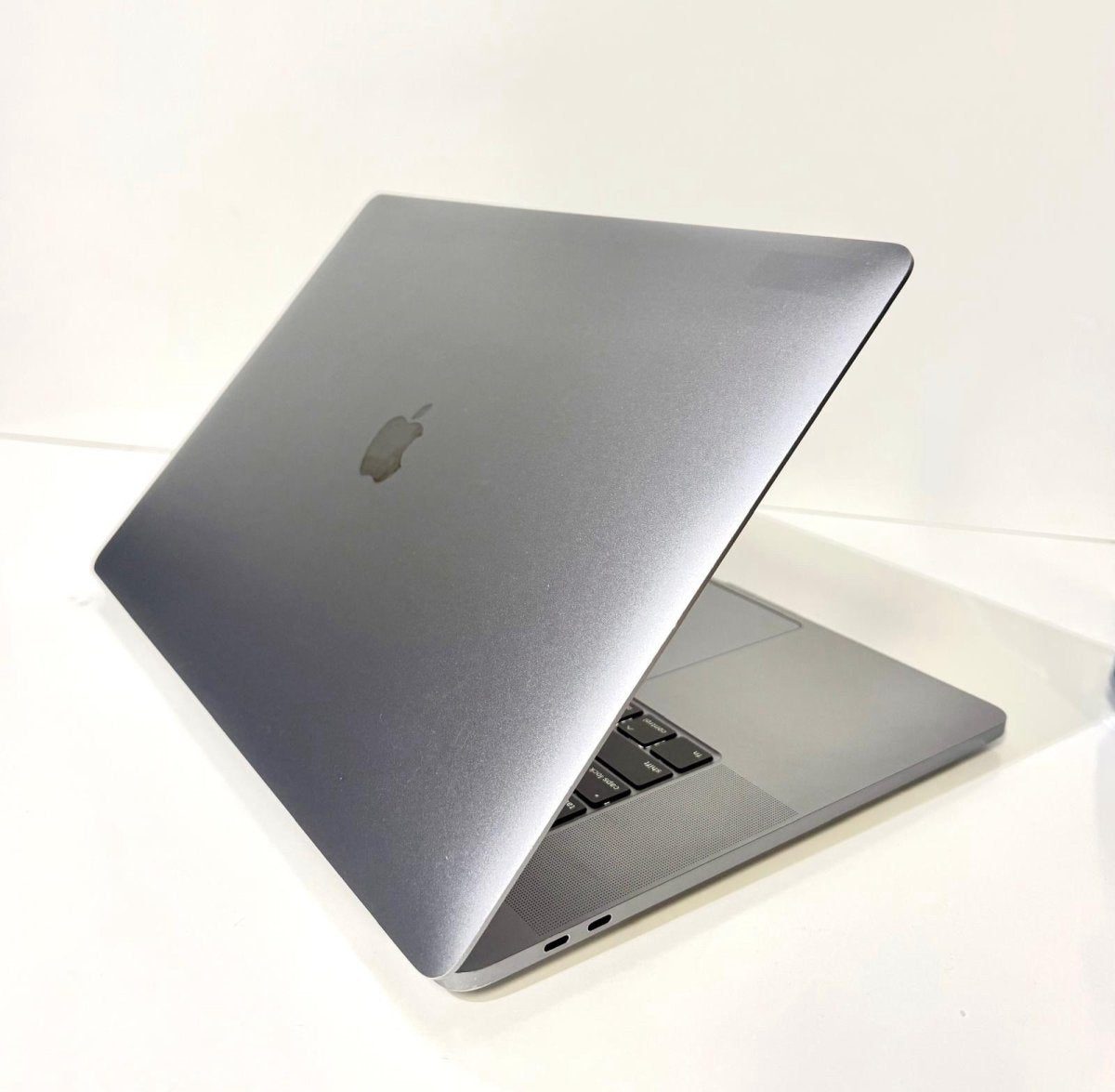 Apple MacBook Pro 16" 2019 i7 16GB RAM 500GB SSD Radeon Pro 5300M 4GB Cycles-570 image 0
