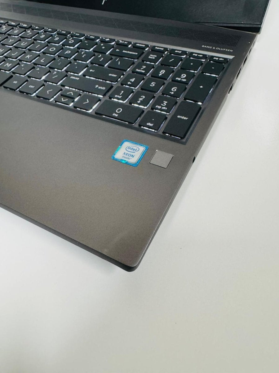 HP ZBook 15v G5 Xeon E-2176M 32GB RAM 512GB SSD Quadro P600 4GB Workstation image 1