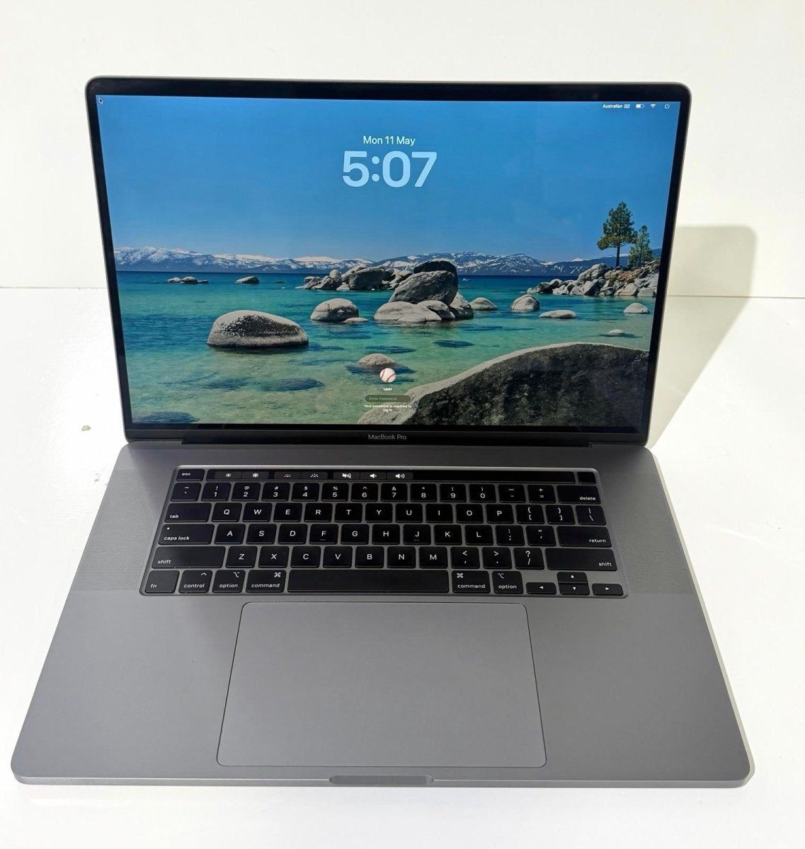 Apple MacBook Pro 16" 2019 i9 32GB RAM 1TB SSD AMD Radeon Pro 5500M image 1
