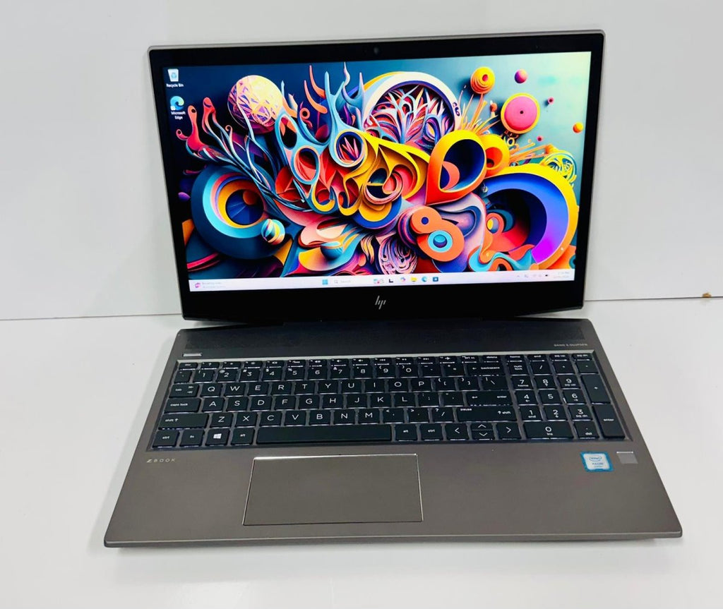 HP ZBook 15v G5 Xeon E-2176M 32GB RAM 256GB SSD Quadro P600 4GB Workstation image 4